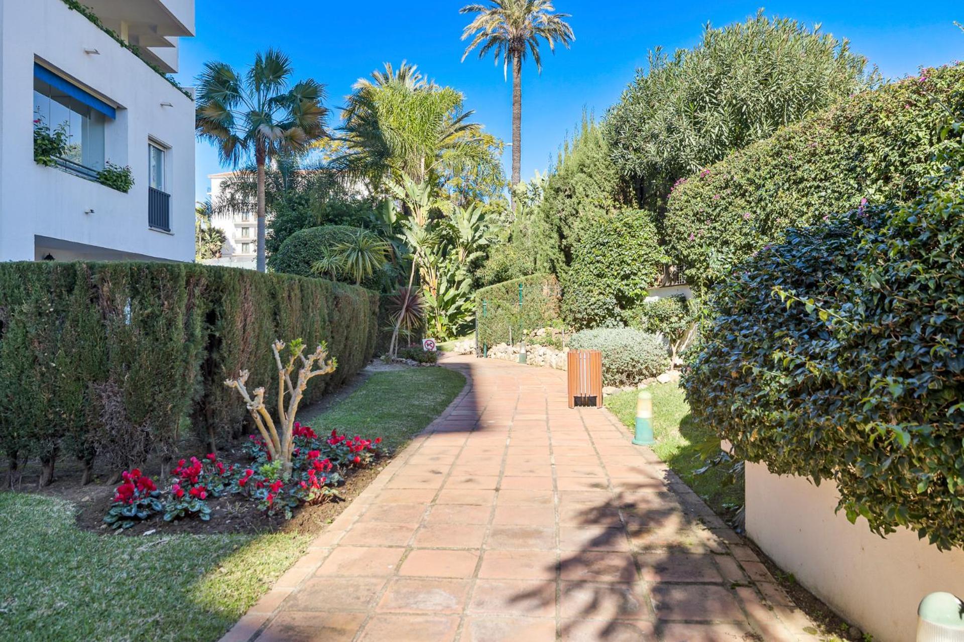1 Bedroom Apartment, With Sea Views, In Medina Garden - Puerto Banus ماربيا المظهر الخارجي الصورة